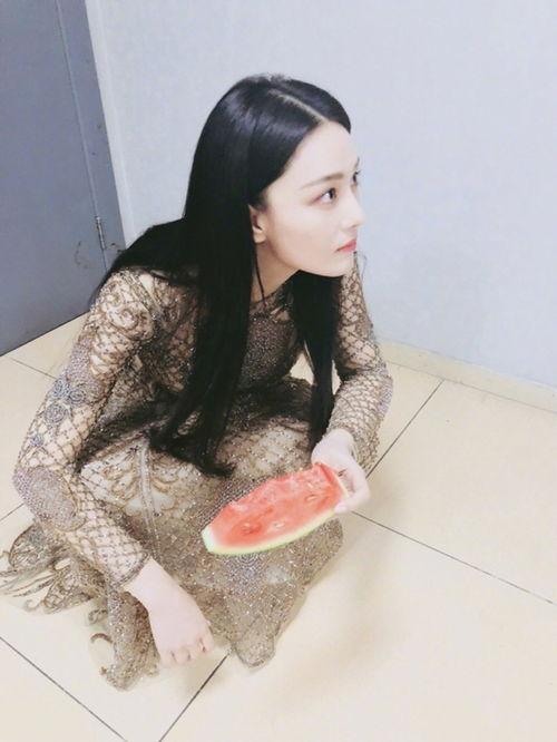 陈丽君吃瓜照片,瓜界新宠儿