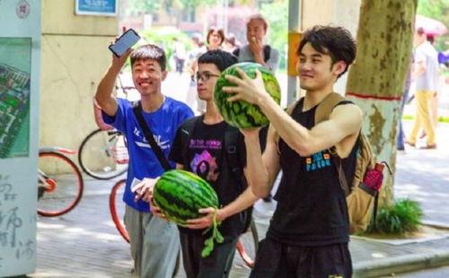 南宁演艺学院吃瓜,揭秘校园里的“吃瓜”风云